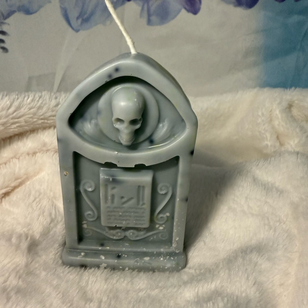 Gray Skull Tombstone Candle